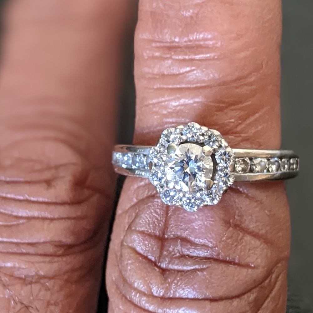 KAY JEWELERS 14WG OS DIAMOND ENGAGEMENT RING - Picture 2 of 13